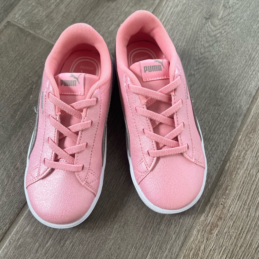 Never worn pink Puma sneakers